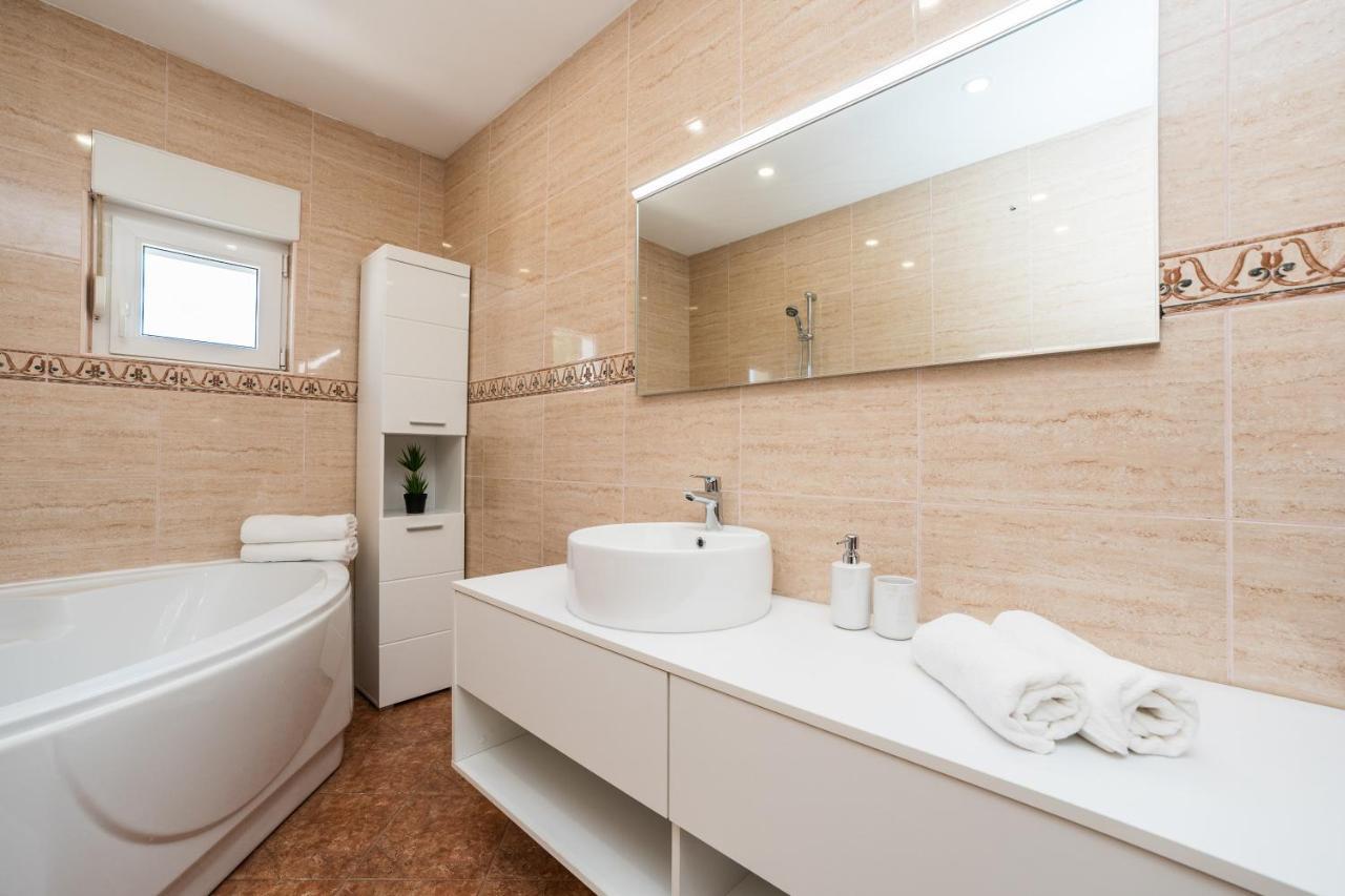 Apartments Marija Starigrad Paklenica Exterior foto